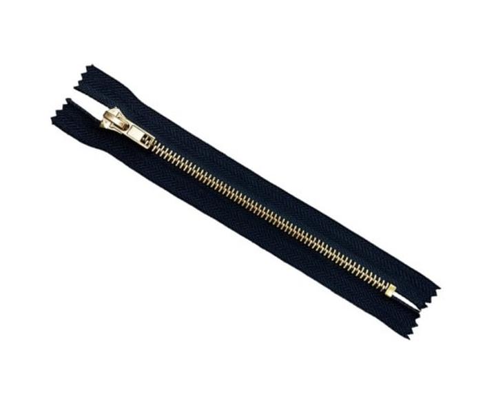 Sposoby na skuteczne wszycie zamka do nogawki spodni