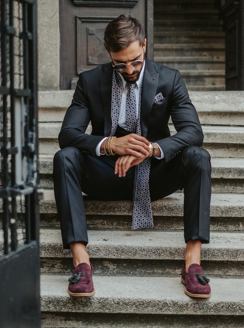 Buty do granatowej marynarki