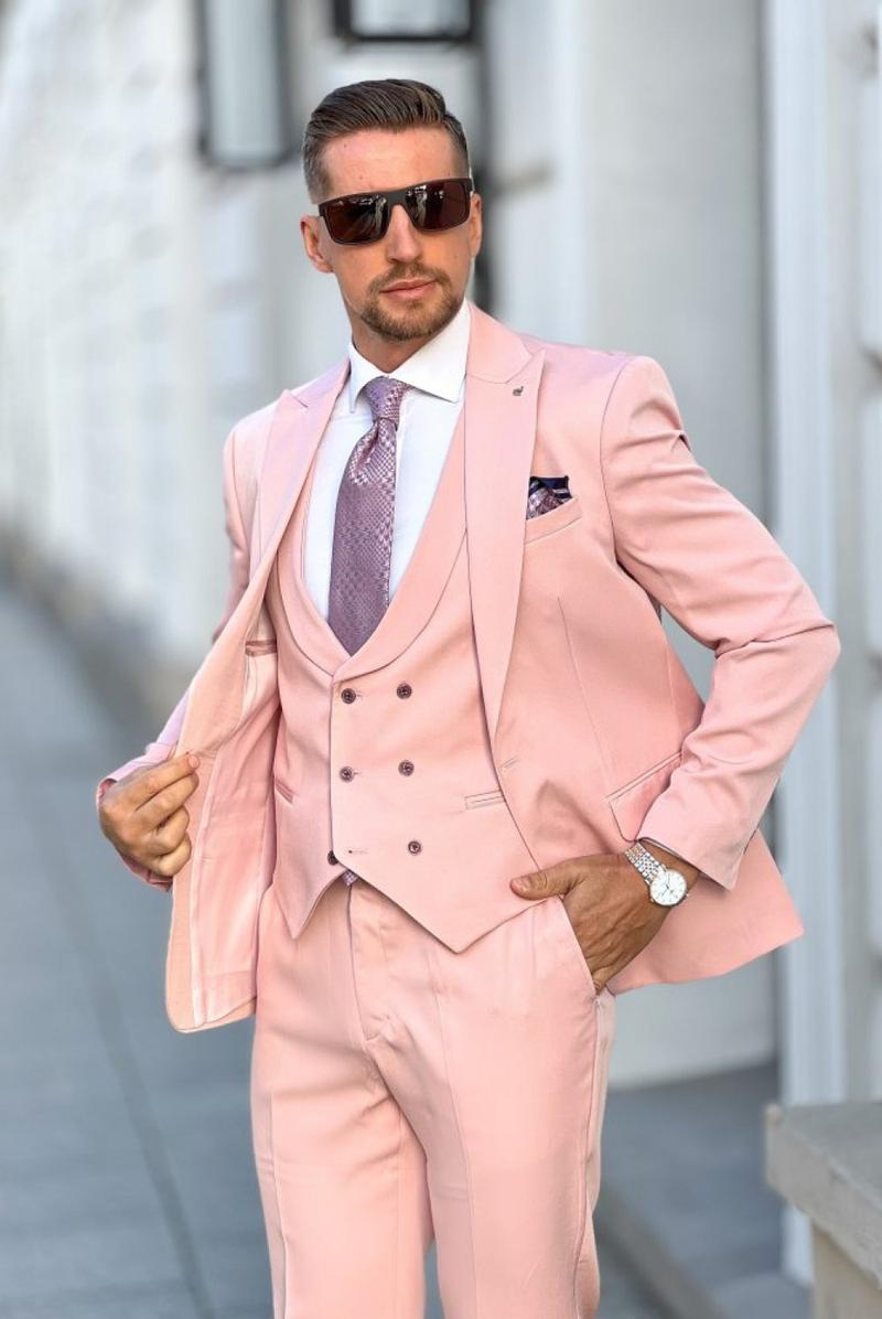 Kolorystyka garnituru i sukienki