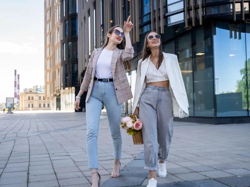 Najlepsze trendy w modnych spodniach na rok 2025