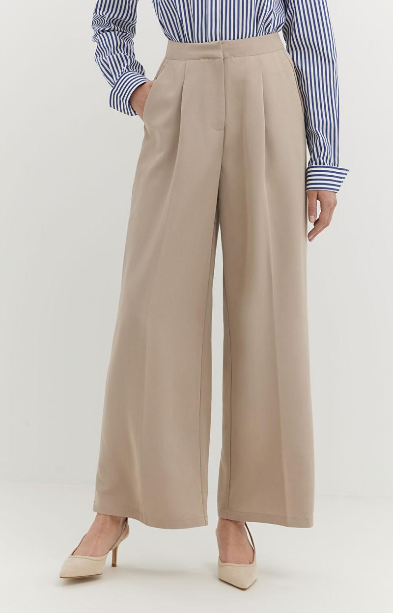 Casual czy elegancja w stylizacji
