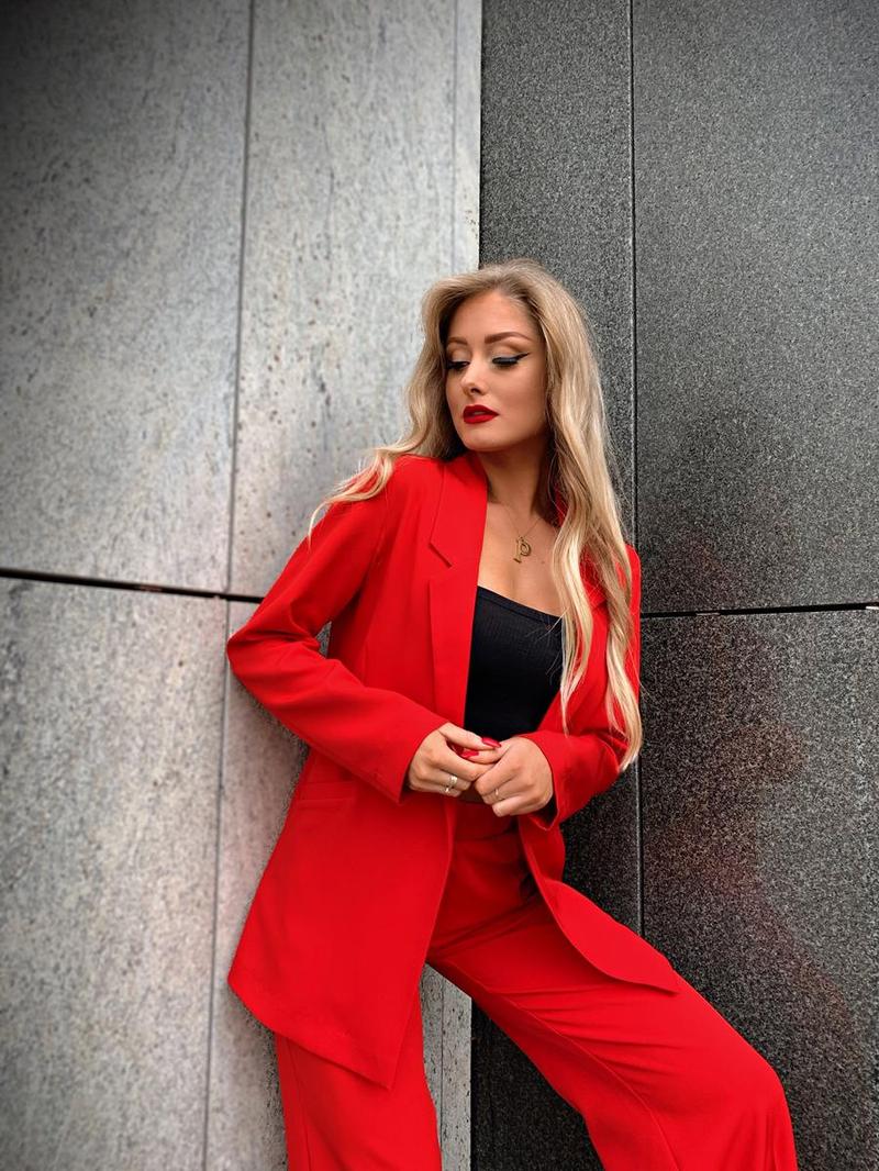 Czerwona marynarka do biura