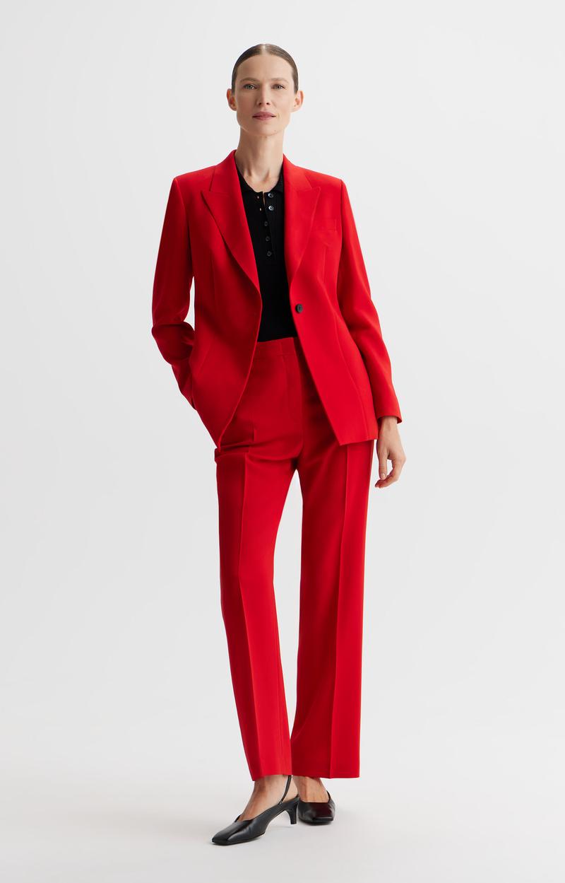 Stylizacje z czerwoną marynarką