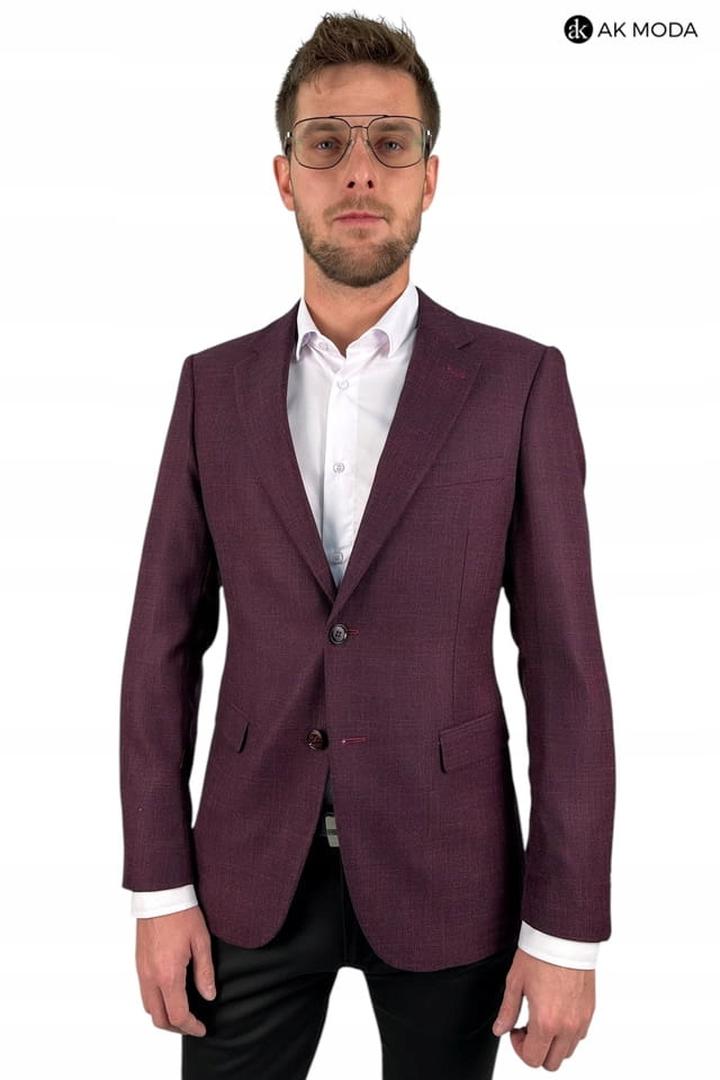 Stylizacje z granatowymi spodniami