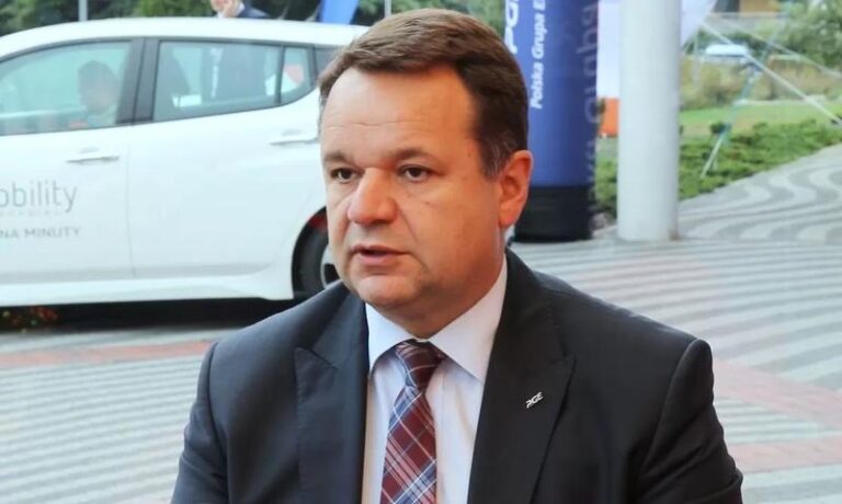 Odkryj nowoczesny styl: Jaki jest modny garnitur na ten sezon?