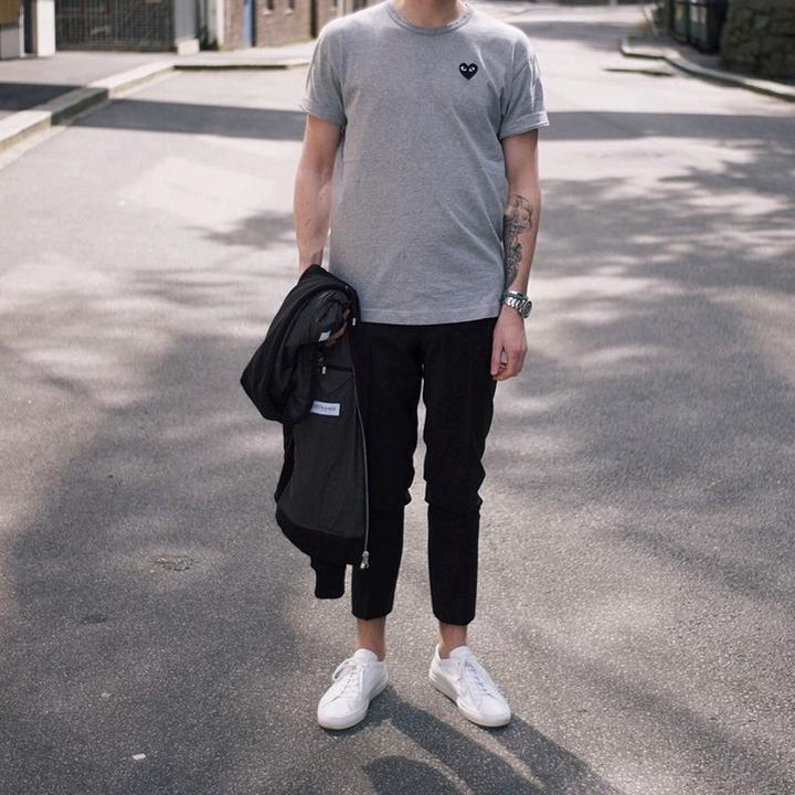 Stylowe męskie spodnie do kostek – jak nosić je z klasą?