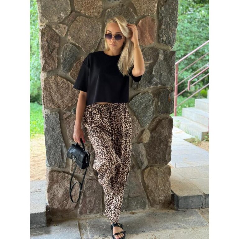 Stylowe połączenia: jak nosić spodnie w panterkę?