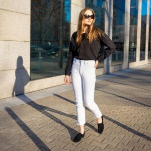 Idealne buty do jeansów i marynarki – odkryj swoje modowe połączenia