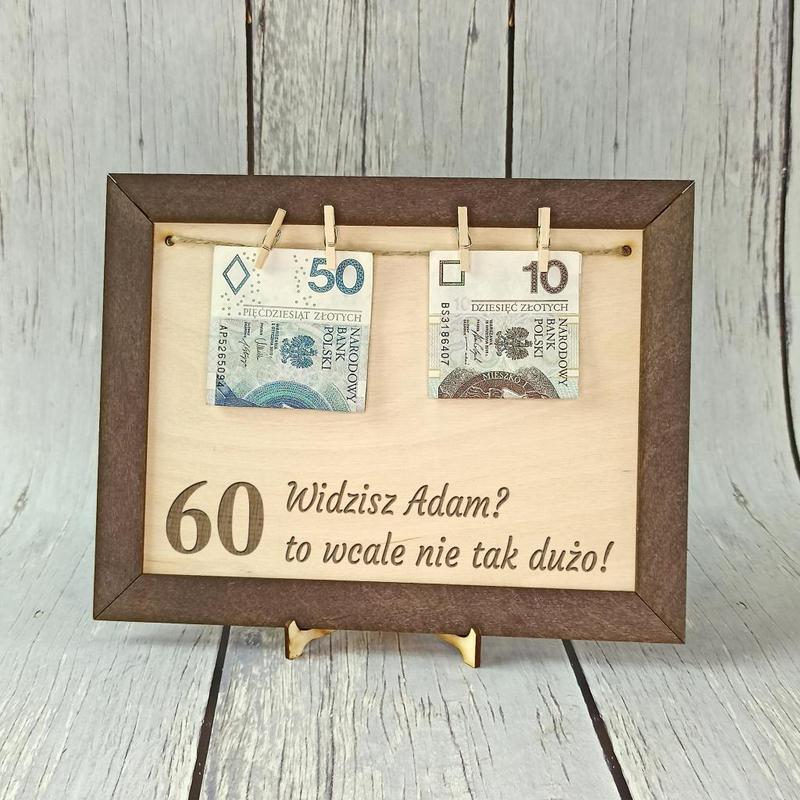 Inspirujące pomysły na prezent na 60 lat dla faceta, które go zachwycą