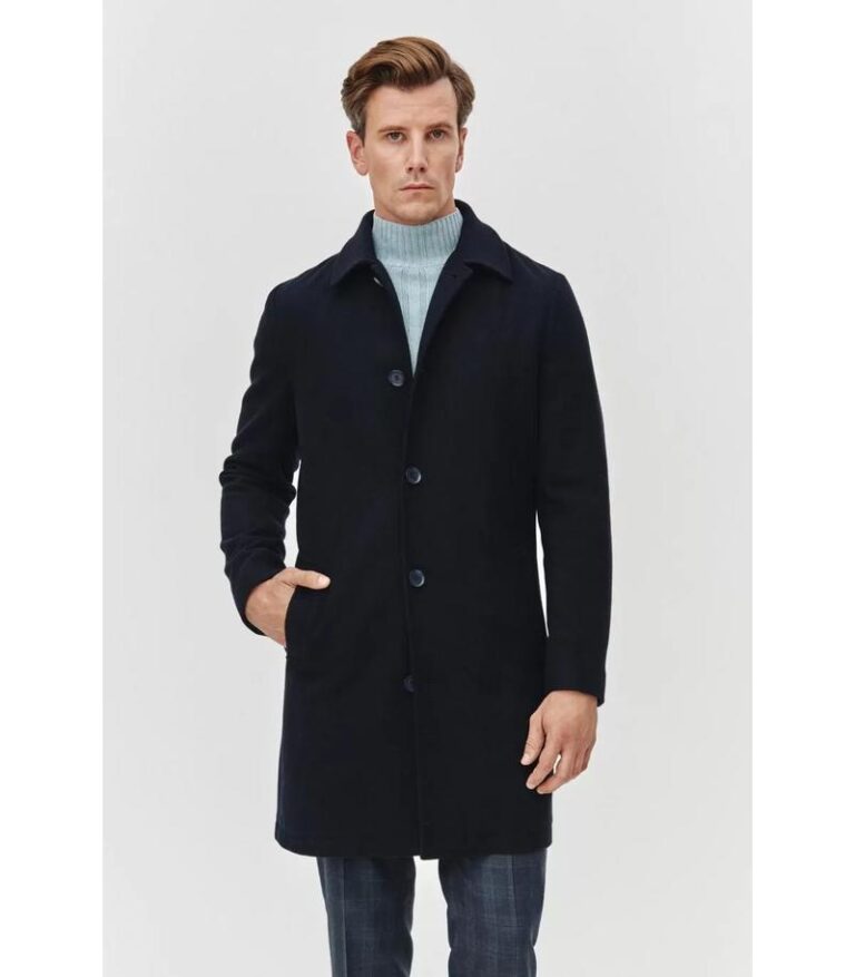 Stylowe połączenie – jaki płaszcz idealnie pasuje do granatowego garnituru?