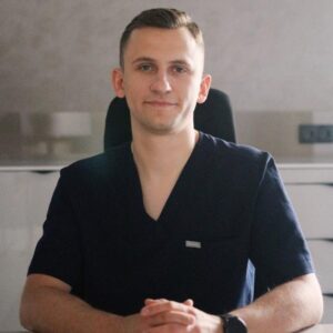 Patryk i jego ulubione spodnie dresowe – modowy wybór na każdą okazję