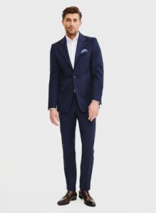 Skuteczne metody na wyprasowanie garnituru w komfortowych warunkach domowych