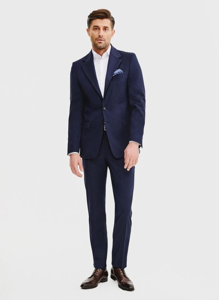 Skuteczne metody na wyprasowanie garnituru w komfortowych warunkach domowych