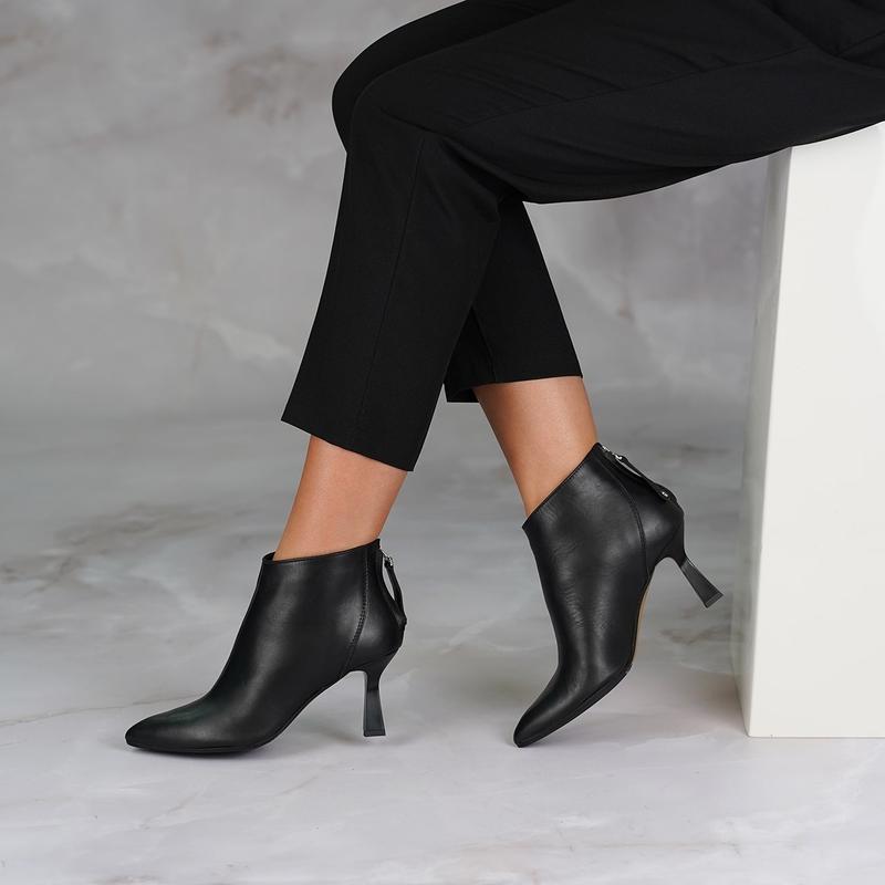 Jakie botki do eleganckich spodni wybrać, aby oczarować stylizacją?